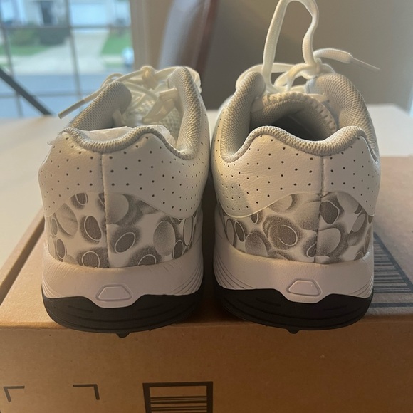 NIB Dhaey Women's White and Gray Golf Shoes Size 7.5 - Picture 3 of 5